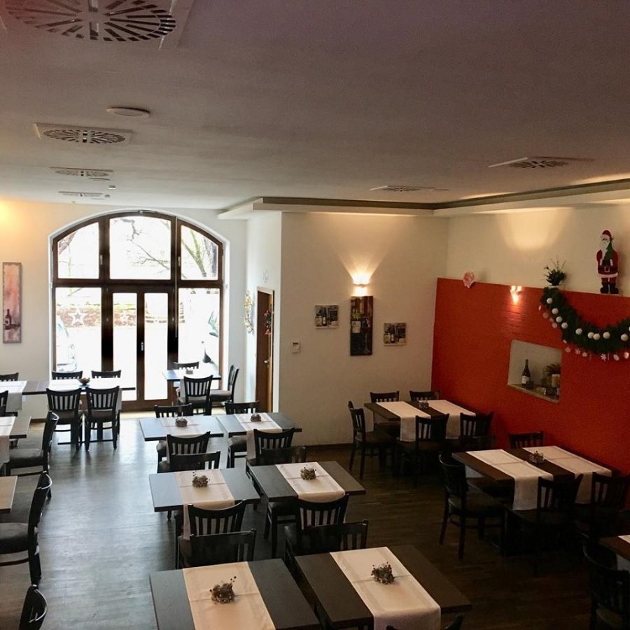 EINE MASKE MACHT IHRE REISE